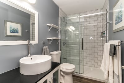 Upper level full bathroom