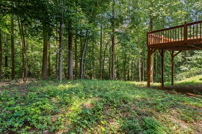 Discover this private wooded lot, ideal for building your dream home surrounded by nature's beauty.