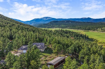 Nestled in nature, this property offers expansive mountain views and ample space for outdoor enjoyment.