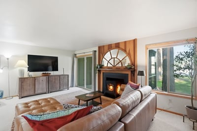 813 E Desperado Trail, Unit 102, Sisters, OR