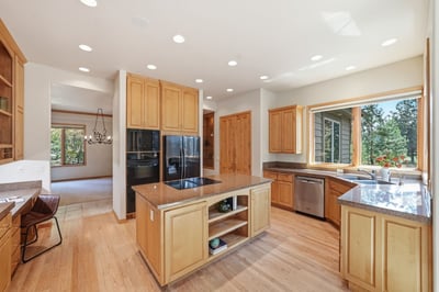 16863 Royal Coachman Drive, Sisters, OR