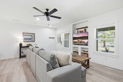 950 N HINDEMAN AVE, Sisters, OR