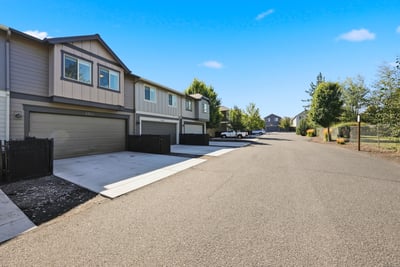 3433 SW 28th Street, Redmond, OR