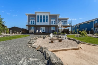 277 Waterfront Dr. E, Gimli, MB