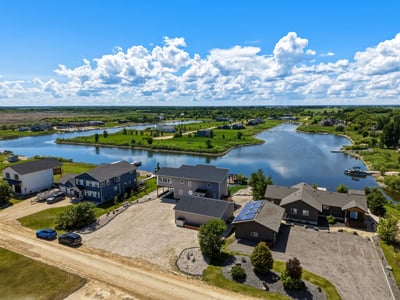 277 Waterfront Dr. E, Gimli, MB