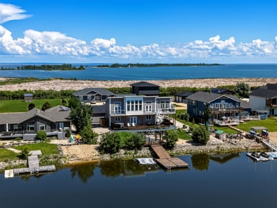 277 Waterfront Dr. E, Gimli, MB