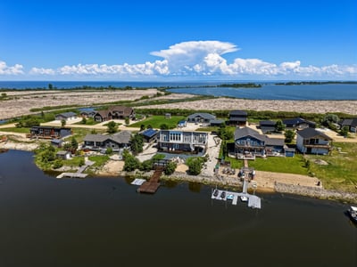 277 Waterfront Dr. E, Gimli, MB