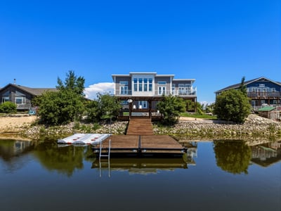 277 Waterfront Dr. E, Gimli, MB