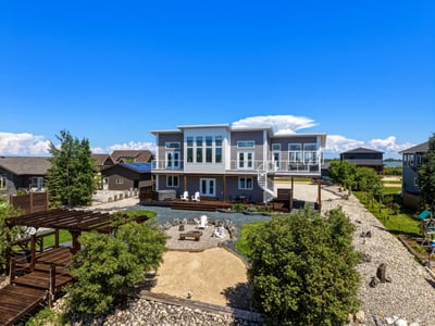 277 Waterfront Dr. E, Gimli, MB