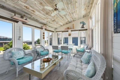277 Waterfront Dr. E, Gimli, MB