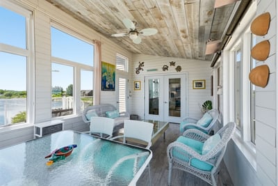 277 Waterfront Dr. E, Gimli, MB