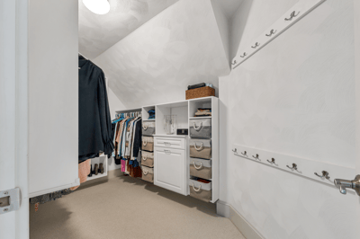 Walk-In-Closet One