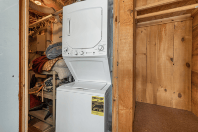 Stackable W/D & Utility Room