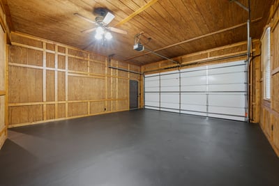 Spacious garage!