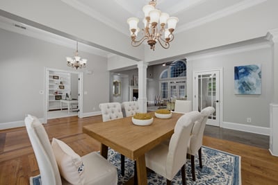 Eat-in kitchen area,