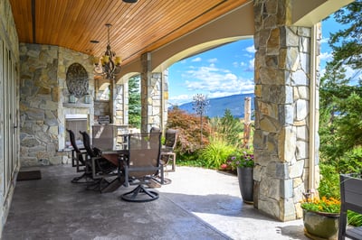 This spacious patio features stone accents and stunning mountain views, perfect for outdoor gatherings and relaxation.