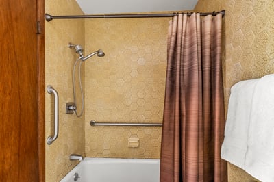 Upper Full Bath