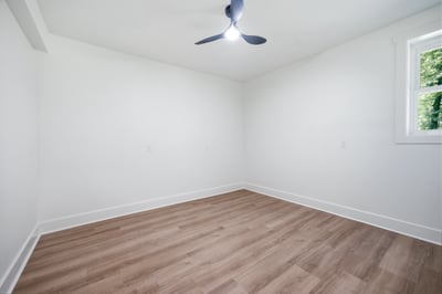 Bright and airy room featuring modern finishes and a ceiling fan, perfect for personalization.
