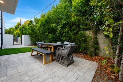 11614 Colfax Meadow Ln, Studio City, CA