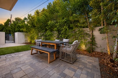11614 Colfax Meadow Ln, Studio City, CA