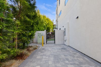 11614 Colfax Meadow Ln, Studio City, CA
