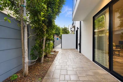 11614 Colfax Meadow Ln, Studio City, CA