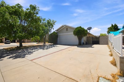 2240 Moonlight Ct, palmdale, CA