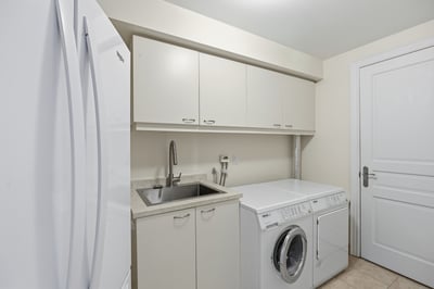 215-7071 Bayview Ave, Thornhill, ON
