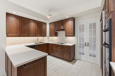 215-7071 Bayview Ave, Thornhill, ON