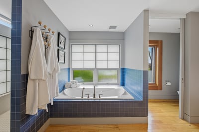 421 The Kingsway, Toronto, ON