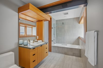 421 The Kingsway, Toronto, ON