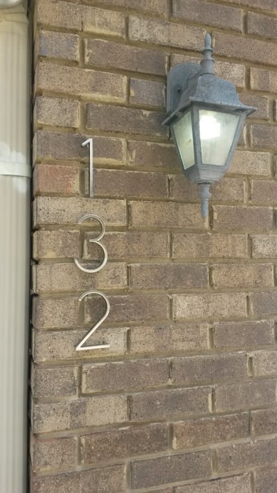 Discover this unique property featuring distinctive brickwork and an eye-catching light fixture. Perfect for creative potential!