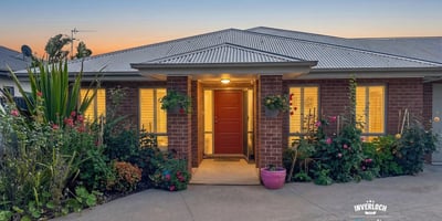 Welcoming home featuring vibrant landscaping and inviting entrance, perfect for enjoying the outdoors.