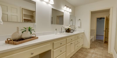9025 NW Ash St., Portland, OR