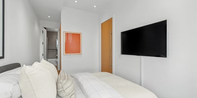 1 strathgowan avenue, Suite 710, Toronto, ON