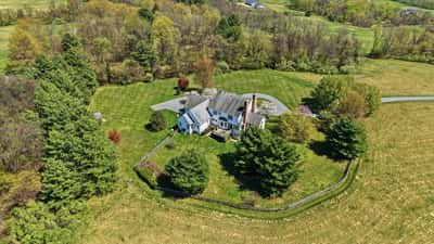 Large Fenced Rear Yard