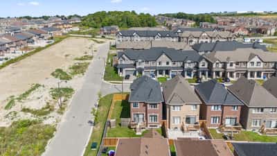 20 Viola St, East Gwillimbury, ON