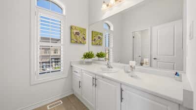 20 Viola St, East Gwillimbury, ON