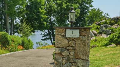 1 Oak Dr, New Fairfield, CT