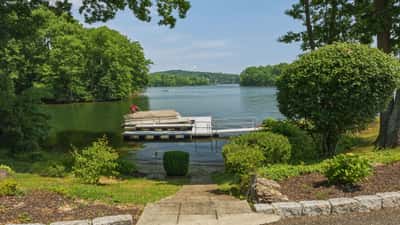 1 Oak Dr, New Fairfield, CT