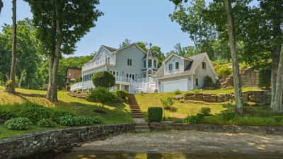 1 Oak Dr, New Fairfield, CT