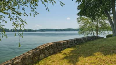 1 Oak Dr, New Fairfield, CT
