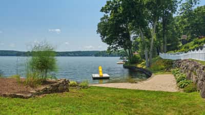 1 Oak Dr, New Fairfield, CT
