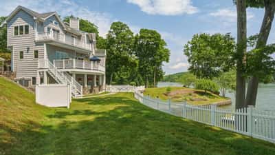 1 Oak Dr, New Fairfield, CT