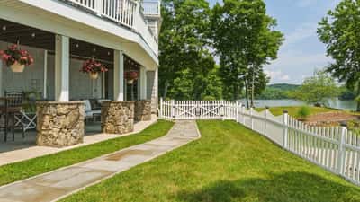 1 Oak Dr, New Fairfield, CT