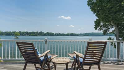 1 Oak Dr, New Fairfield, CT