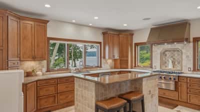 1 Oak Dr, New Fairfield, CT
