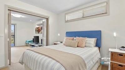 Bright and inviting bedroom with ample natural light, featuring a cozy atmosphere and modern finishes.