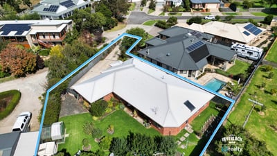 Spacious property with ample outdoor space, featuring modern amenities and close proximity to local conveniences.