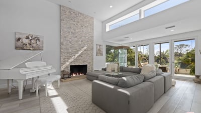 641 Walther Dr, Los Angeles, CA
